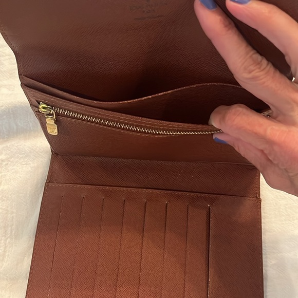 Louis Vuitton Monogram Pochette Passport TriFold Long Wallet - Picture 9 of 12